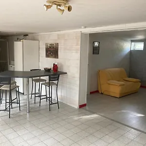 En Rez-de-chaussée De Maison Montanay