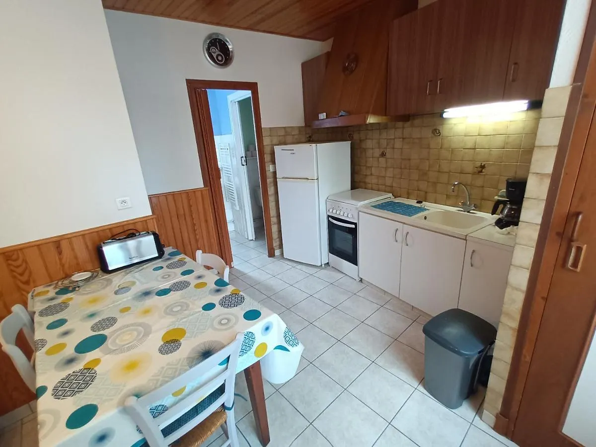 Villa Type 2 à Vic-sur-Cère 0*,  France